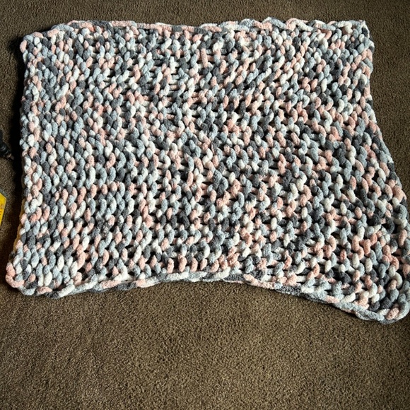 HANDMADE Chunky Blanket - Picture 4 of 4